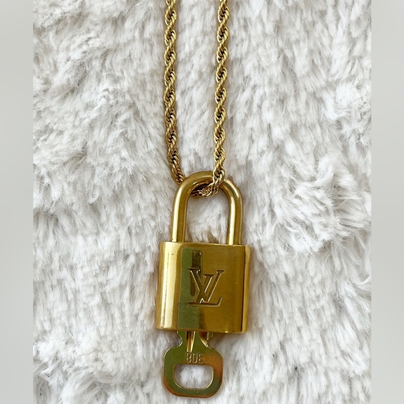 Authentic Louis Vuitton Lock and key necklace 308 - Picture 7 of 13